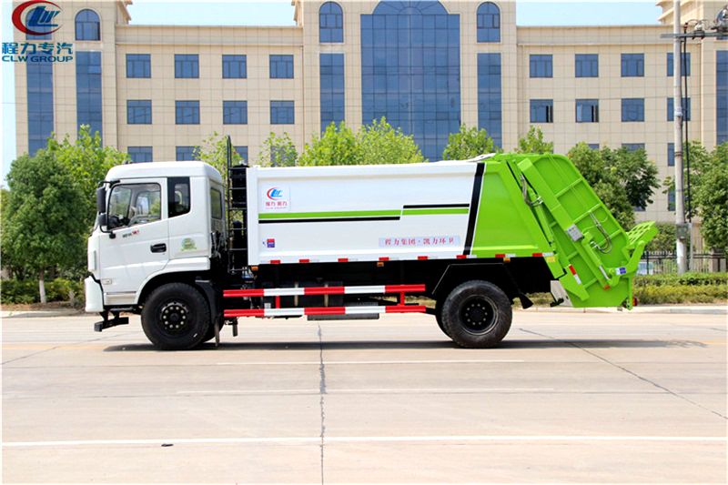 12方東風(fēng)專(zhuān)底壓縮垃圾車(chē)