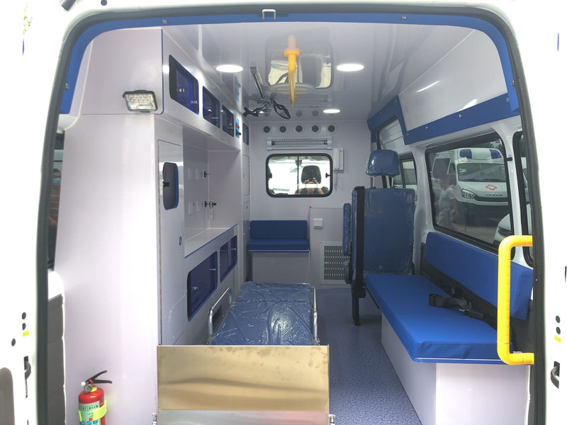 福特V348長軸中頂監護型救護車