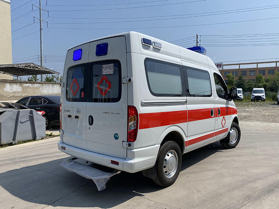 上汽大通V80救護(hù)車(chē)