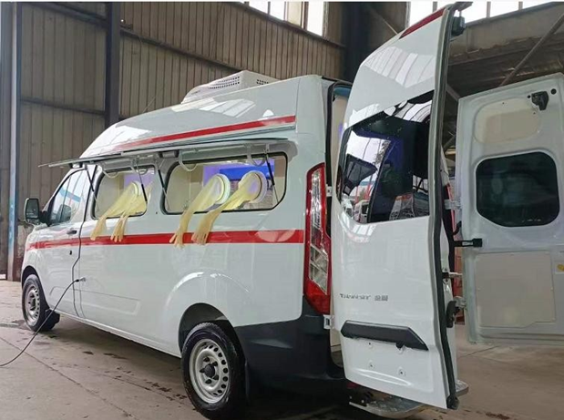 江鈴福特V362醫療檢測采樣車-三窗口