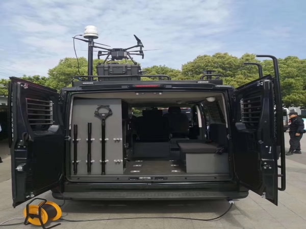 依維柯歐勝無(wú)人機(jī)指揮車