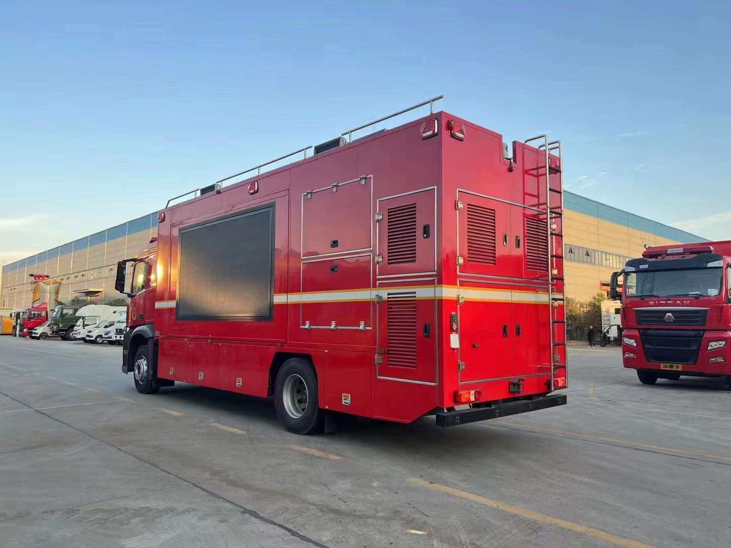 奔馳通訊指揮車