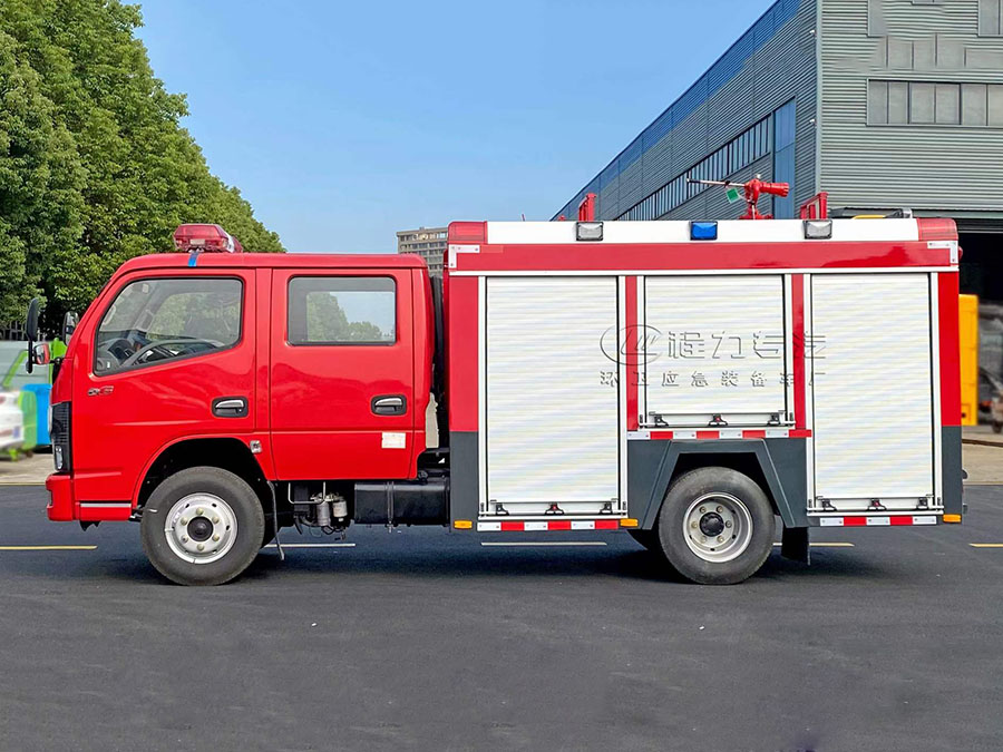 東風小多利卡2噸水罐消防車