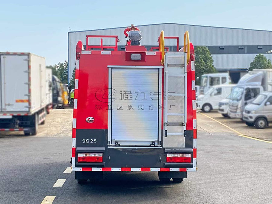 東風小多利卡2噸水罐消防車