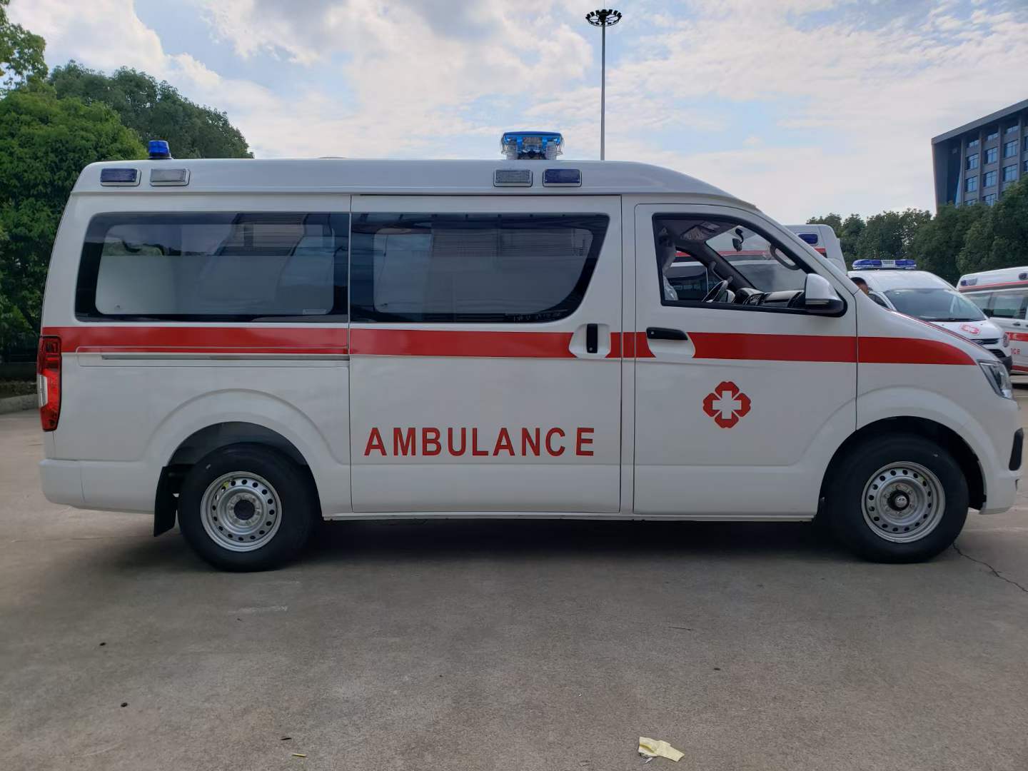 金龍凱銳救護(hù)車