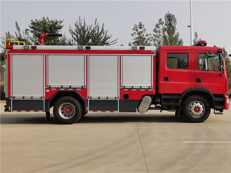 東風D9 7噸水罐消防車