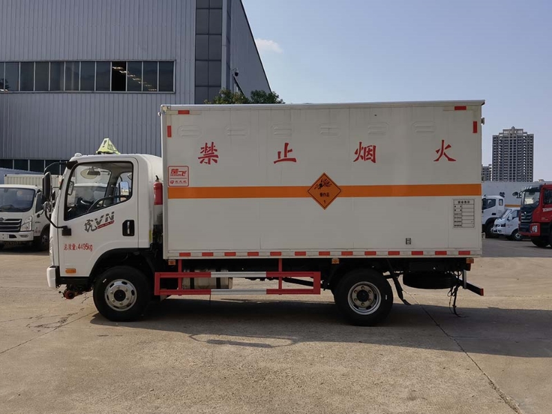 解放藍牌4.1米爆破器材運輸車