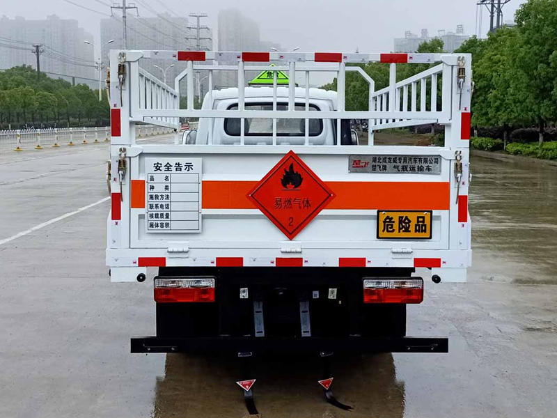 東風(fēng)汽油3.1米氣瓶運(yùn)輸車(chē)
