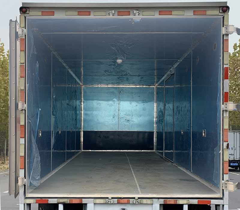 解放5.2米易燃液體廂式運輸車