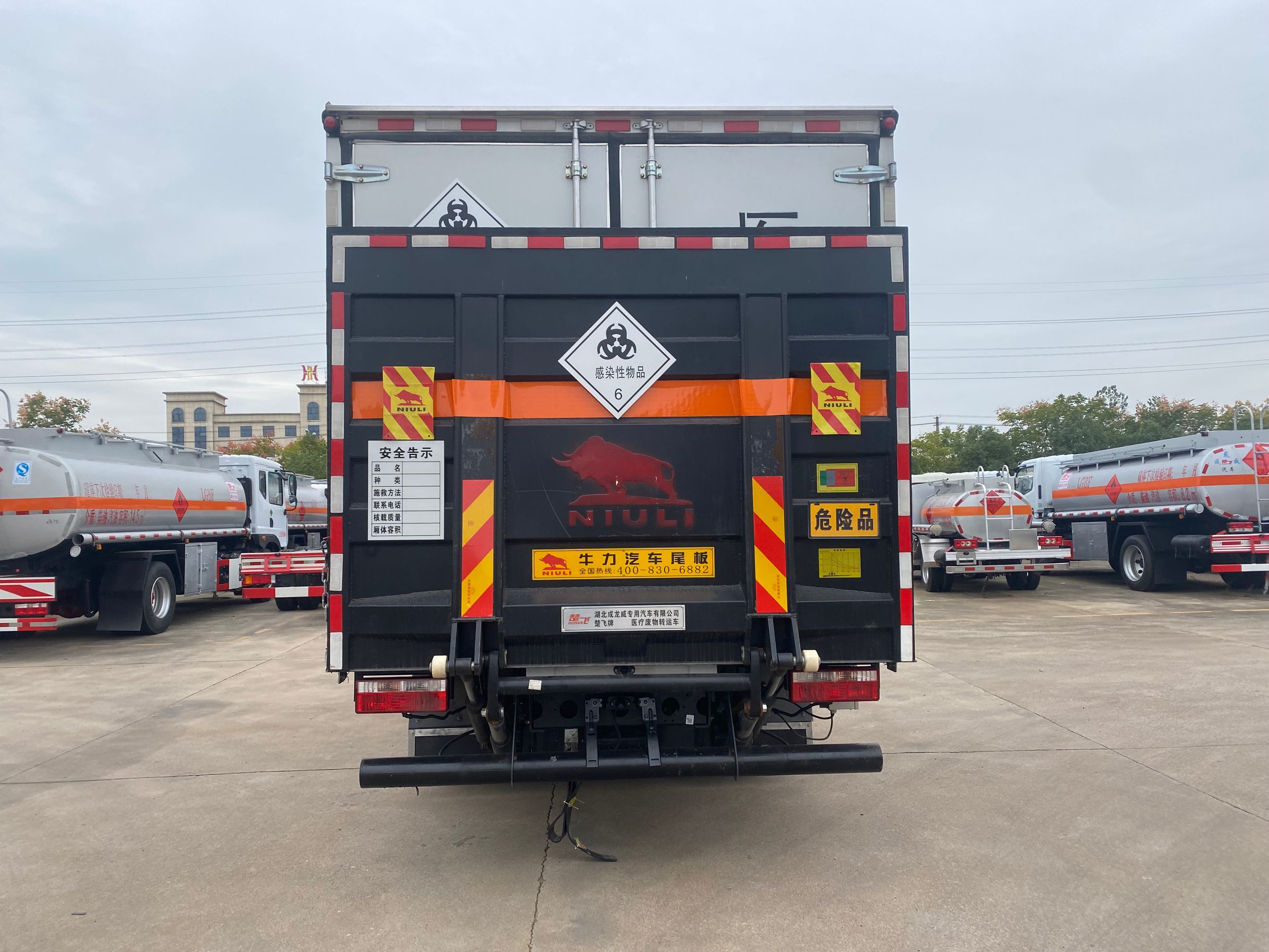 東風5.2米醫療廢物轉運車