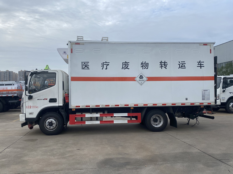 福田奧鈴5.2米黃牌醫(yī)療轉運車