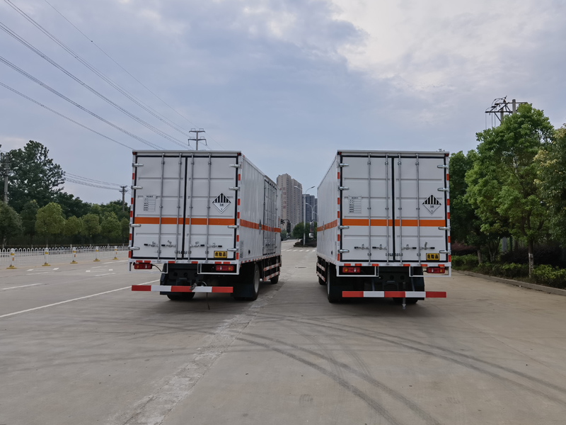東風(fēng)天錦雜項危險物品廂式運(yùn)輸車