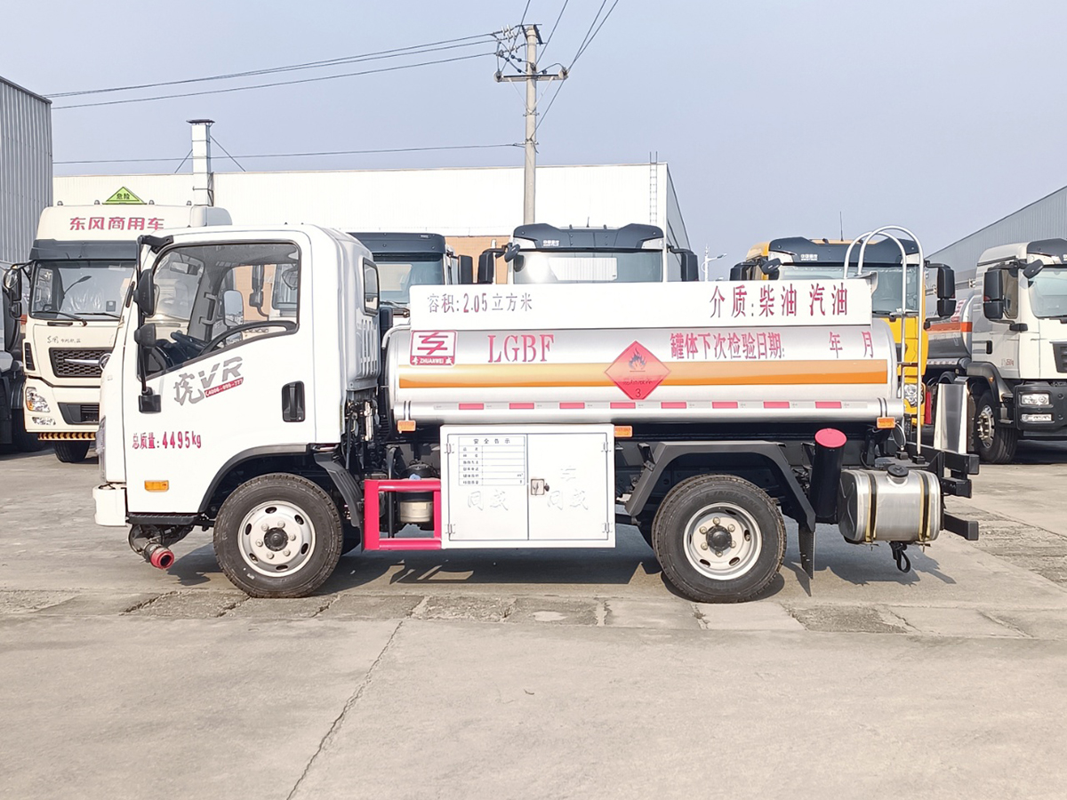 解放虎VR2噸油罐車
