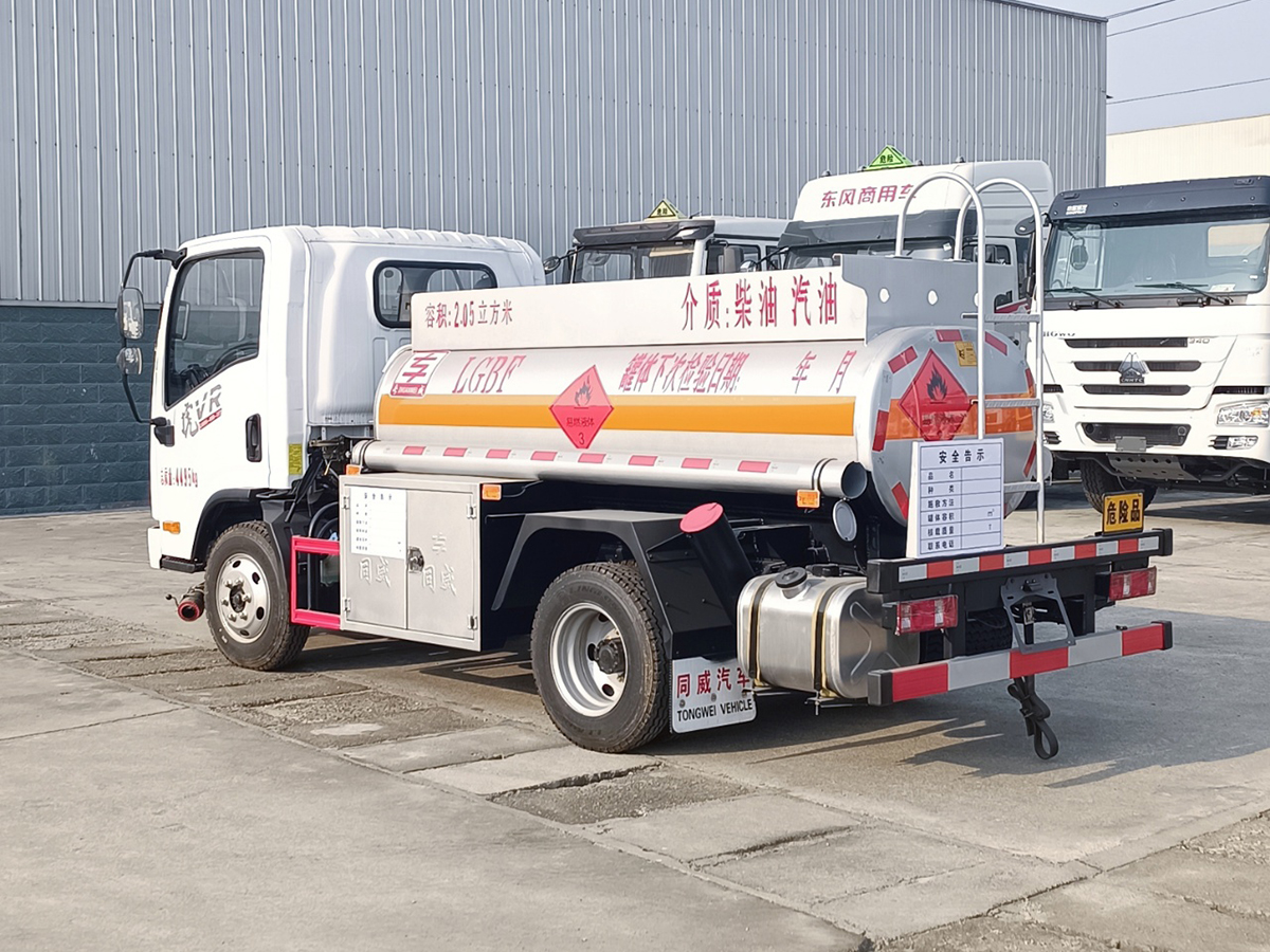 解放虎VR2噸油罐車