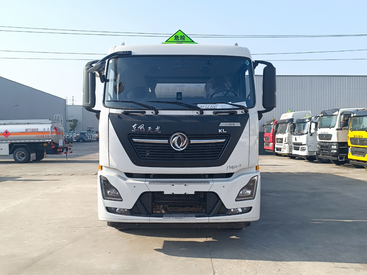 東風天龍前四后八25噸鋁合金油罐車