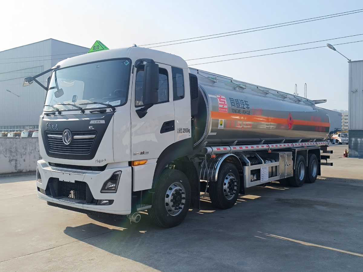 東風天龍前四后八25噸鋁合金油罐車