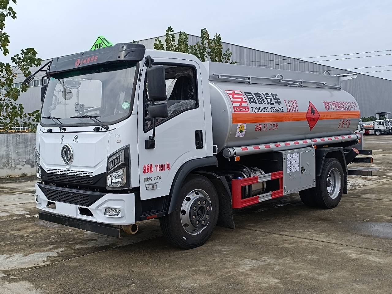 東風商用8噸油罐車