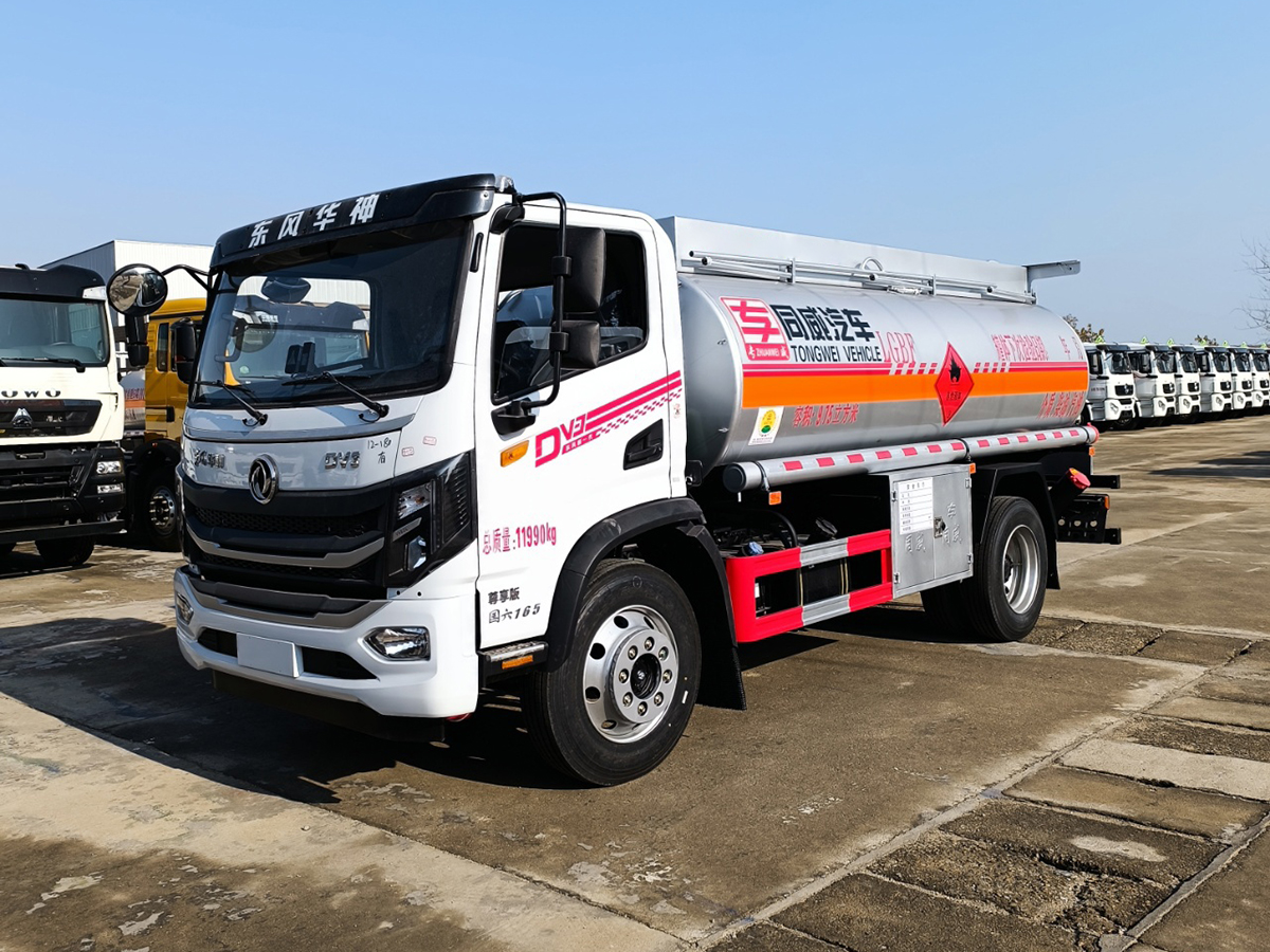 東風華神DV3 8噸油罐車