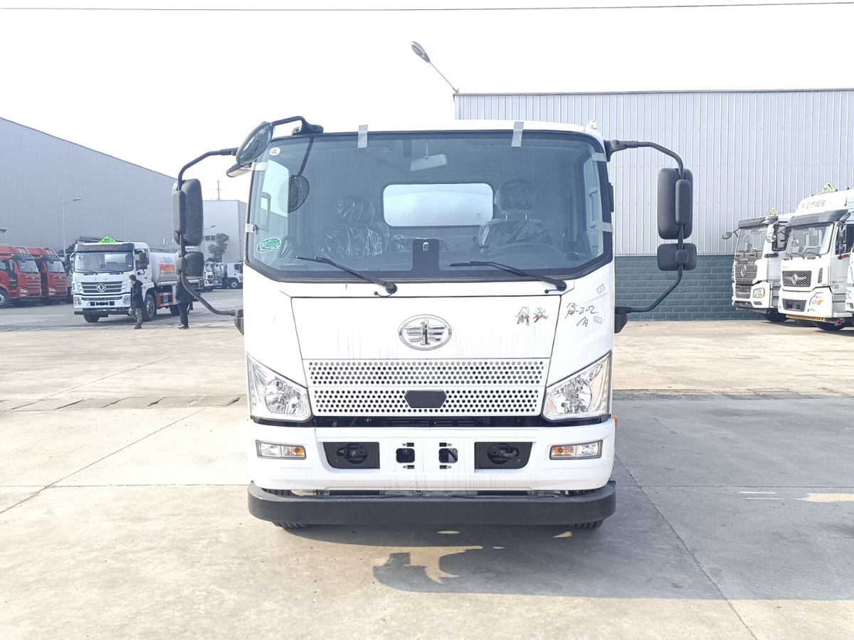 解放J6F 8噸油罐車