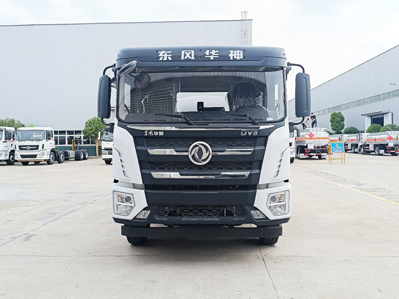 東風華神DV5 10噸油罐車